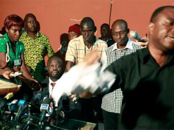 USAfrica: CHAOTIC POLITIQUE IN IVORY COAST as elections court overturns Ouattara's victory affirmed by elections commission; incumbent President Gbagbo announced winner...