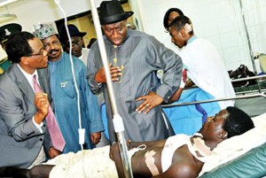 jonathan-president-at-hospital-abuja-bombing-victims