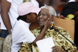 Mandela-gets-kiss-from-his-grandkid2008