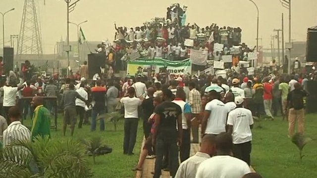 Nigeria police fire tear gas at Lagos protesters; Braithwaite says withdraw soldiers