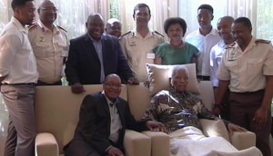 Mandela-wt-ANC-leaders-April-2013-stunt-visit