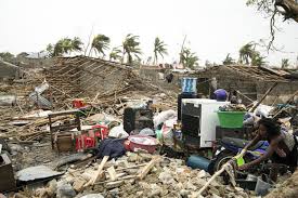 #USAfrica: "Flying roofing sheets beheaded people".... 1,200 killed by cyclone in #Mozambique #Zimbabwe