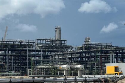 Dangote oil refinery commences production, signifying milestone for Nigeria