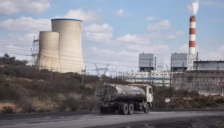 Zimbabwe President opens 600MW coal-fired power plant.