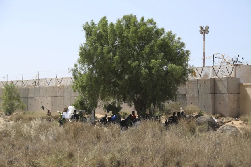 Tunisia, Libya provides shelters to 276 migrants stranded in the desert border region