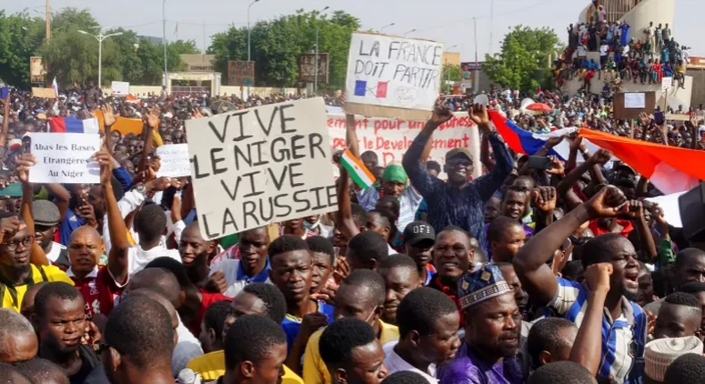 Ouagadougou, Bamako, July 31, 2023 - In a united front, the military administrations of Burkina Faso and Mali have issued an emphatic caution to the Economic Community of West African States (ECOWAS), unequivocally conveying that any contemplated military intervention against Niger will be construed as an outright declaration of war against their respective nations. The solemn declaration was released jointly on Monday, July 31, 2023, mere days after regional leaders within West Africa had indicated a potential employment of force to restore ousted President Mohamed Bazoum to power in Niger. Asserting a sense of fraternal solidarity, the transitional governments of Burkina Faso and Mali expressed unwavering support for the people of Niger. These citizens have, with a deep sense of responsibility, seized control of their destiny, demonstrating their commitment to exercising complete sovereignty in the eyes of history. The joint statement reads, in part, "Any military incursion targeting Niger would unequivocally amount to an initiation of hostilities against Burkina Faso and Mali." It further cautioned that such a move by ECOWAS could potentially unleash "catastrophic ramifications" capable of destabilizing the entire region. Within the context of this warning, the two nations have categorically condemned the ECOWAS-imposed economic sanctions against Niger, labelling them as "unlawful, unjustified, and inhumane." The events unfolded subsequent to the overthrow of President Mohamed Bazoum on Wednesday, July 26, 2023, by elements affiliated with Niger’s presidential guard. In response, the leaders of West African nations granted a seven-day ultimatum to General Abdourahmane Tiani, the commander of the presidential guard, to reinstate President Bazoum. Remarkably, the coup d'état in Niger represents the seventh military seizure of power within the span of fewer than three years across the West and Central African region.