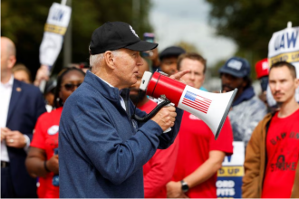 Biden supports protesters in Michigan over a 40% UAW pay raise