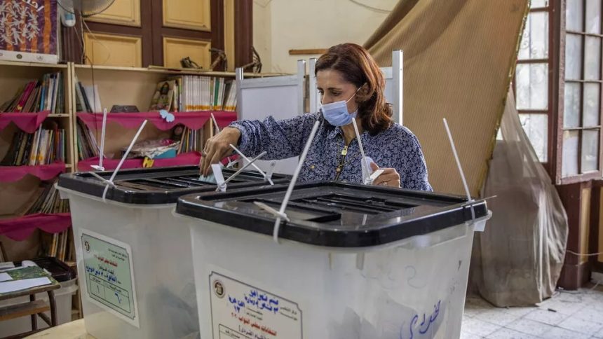 Egyptian expatriates begin voting for presidential elections