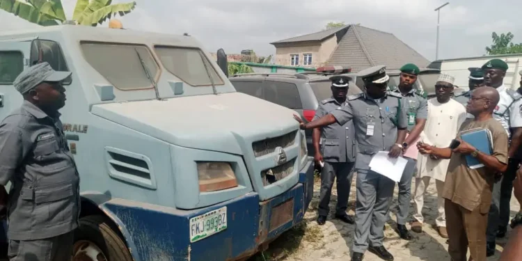 Nigeria customs releases seized bullion van with rice and N24 million after 2 years