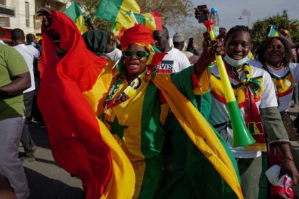 Senegal kicks off election campaign