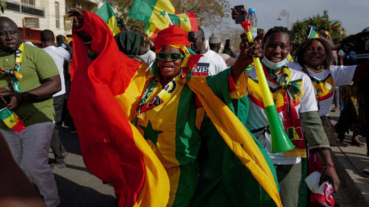 Senegal kicks off election campaign