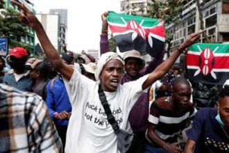 Kenya: Pro- and anti-government protesters clash in Nairobi