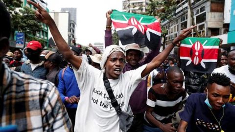 Kenya: Pro- and anti-government protesters clash in Nairobi