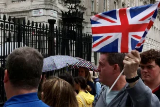 UK Election: Labour Party wins landslide victory