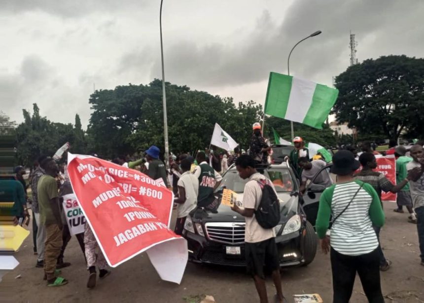 #EndBadGovernance: Protesters shift from Abiola stadium to Berger, Abuja