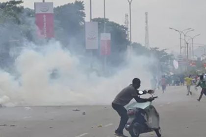 Nigerian security forces clash with journalists and protesters