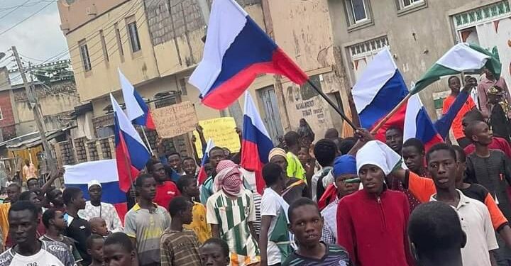 Nigeria: FG condemns display of Russian flag by protesters