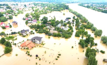 ECOWAS distributes aid to Nigerian flood victims