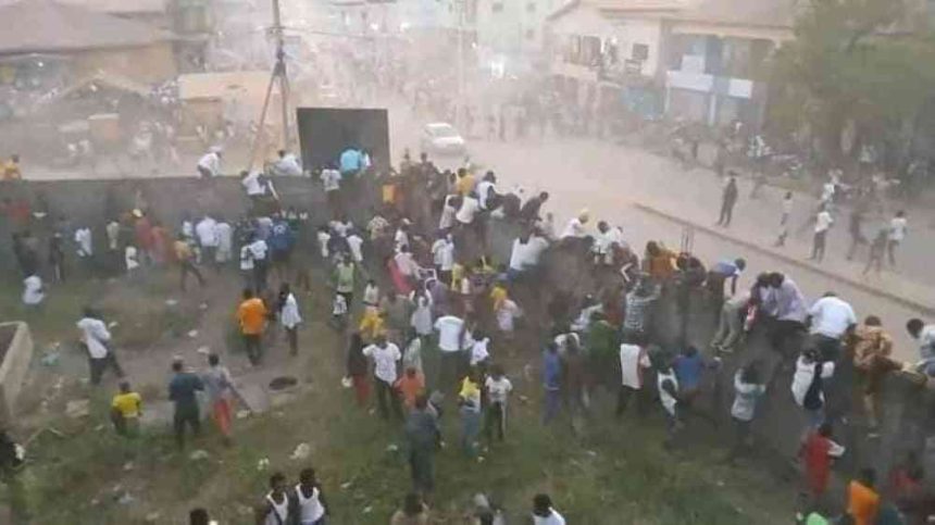 Guinea: At least 56 killed in stampede during football match