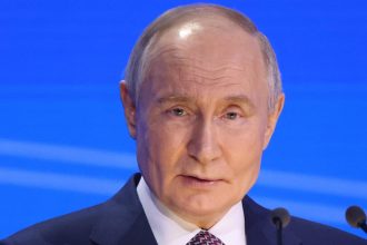 Putin warns west as Trump pushes for Greenland annexation