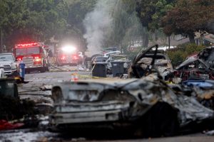Plane crash in San Diego suburb claims lives, and sparks residential fires
