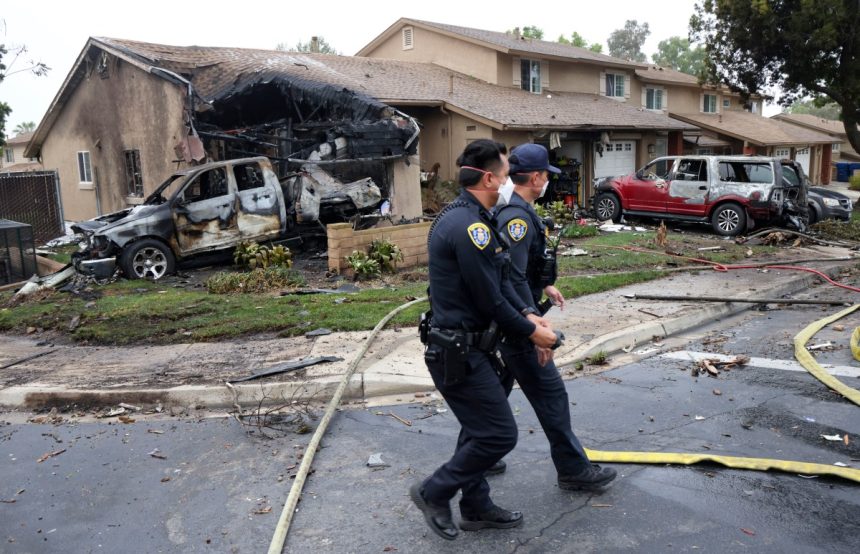 Plane crash in San Diego suburb claims lives, and sparks residential fires