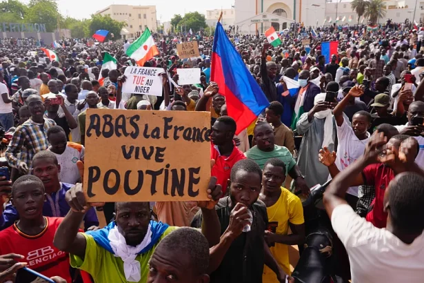 Niger nationalizes French-operated uranium venture
