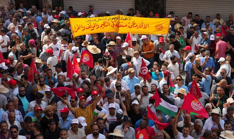 Thousands rally in Tunisia for union rights and civic freedom