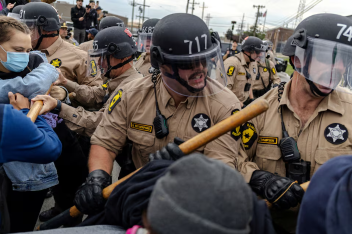 U.S. judge questions federal use of force in Chicago crackdown