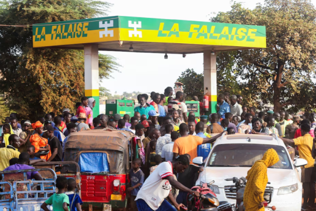 Fuel blockade deepens Mali crisis as militants tighten grip