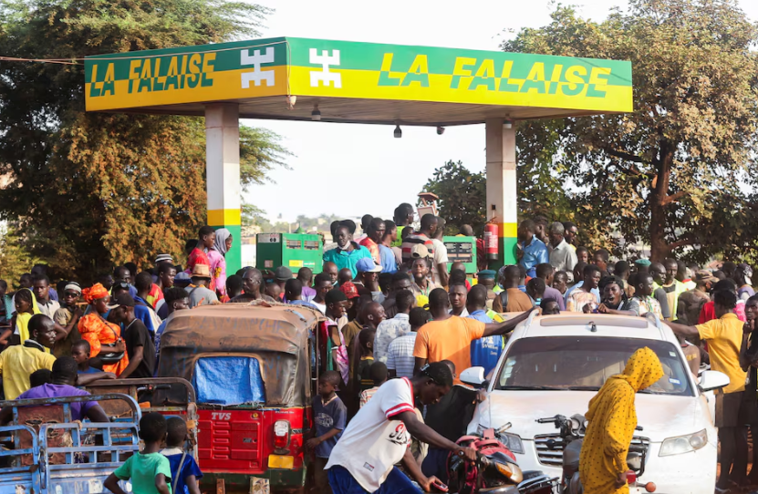 Fuel blockade deepens Mali crisis as militants tighten grip