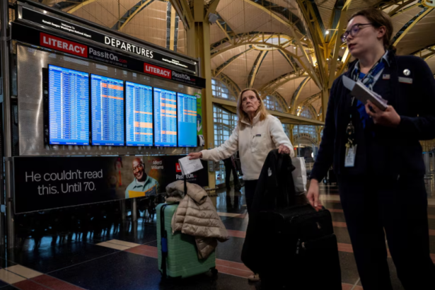 Senate advances bill to end 40-day U.S. government shutdown