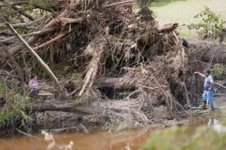 Rescue efforts continue amid Texas flood alert failures