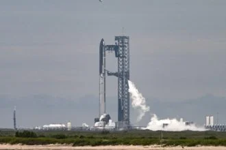 SpaceX delays starship test flight amid technical glitch